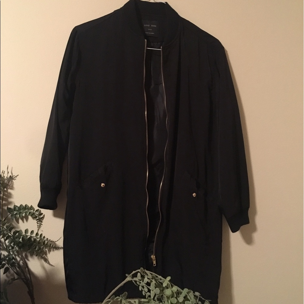 🌟🌟CLOSET SALE🌟🌟 BLACK BOMBER JACKET. LOVE TREE